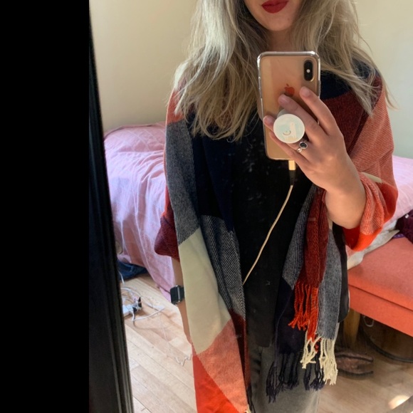 Accessories - Plaid scarf/wrap